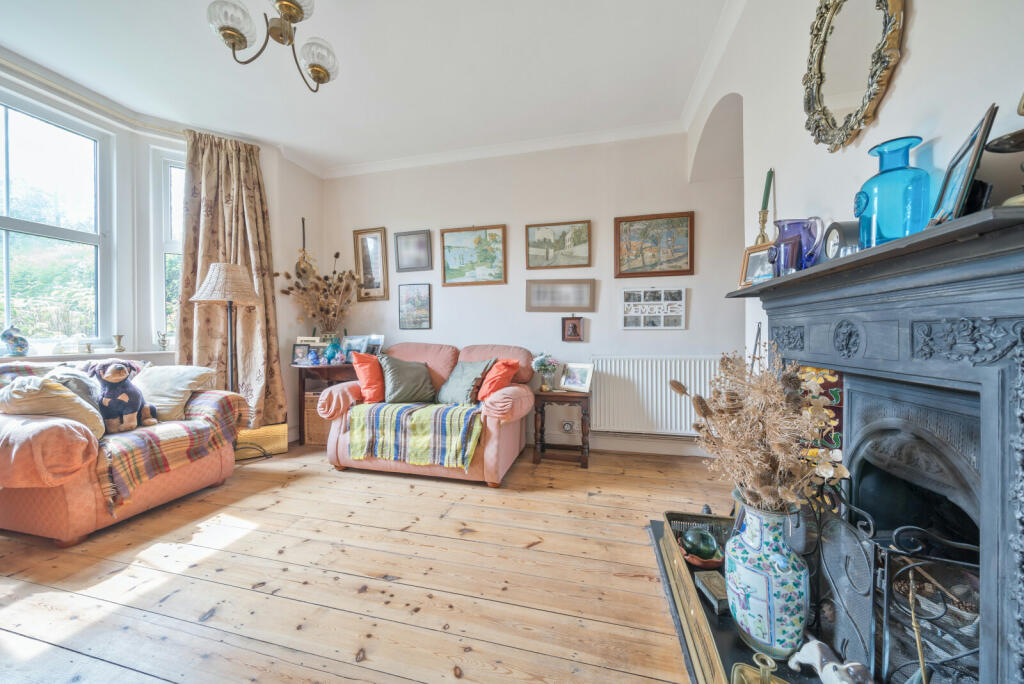 House in Waverley, Farnham - View 2