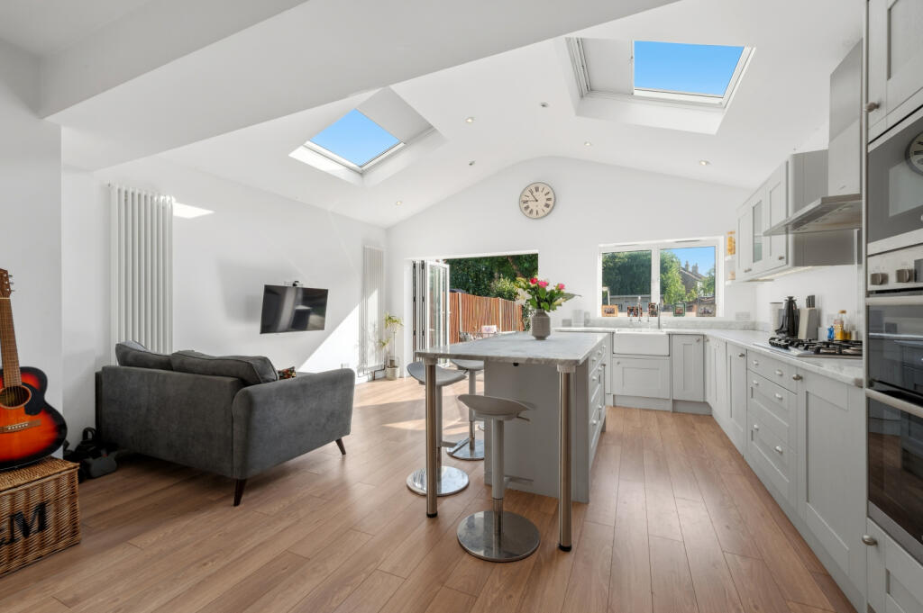 House in New Malden, West Barnes - View 4