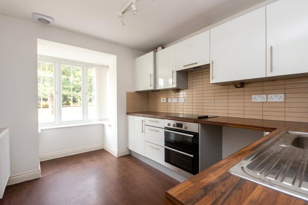 House in Bristol, Almondsbury - View 2