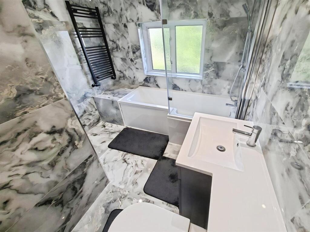House in Chatham, Medway - More
