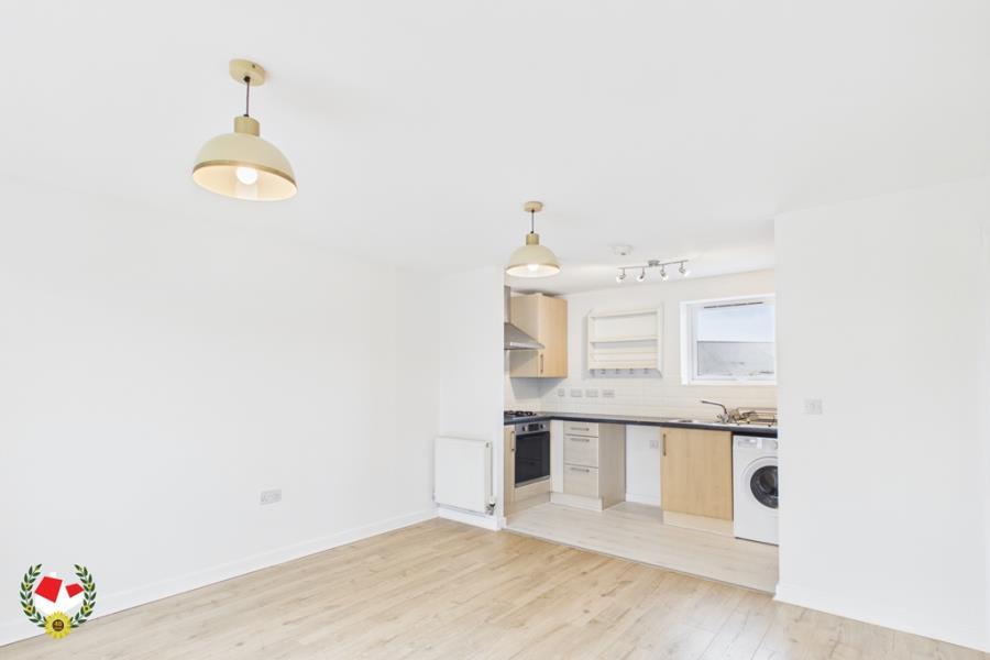 Apartment in Gloucester - View 3