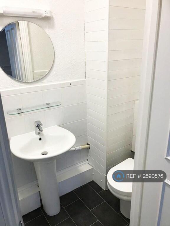 1 bedroom house share for rent