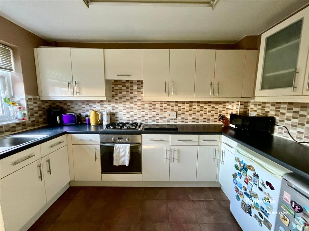 Celandine Close, Christchurch, Dorset, BH23 photo 2