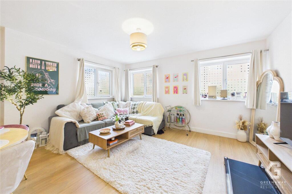 Apartment in Redhill - More
