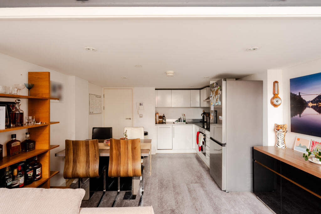 Apartment in Bristol - View 5