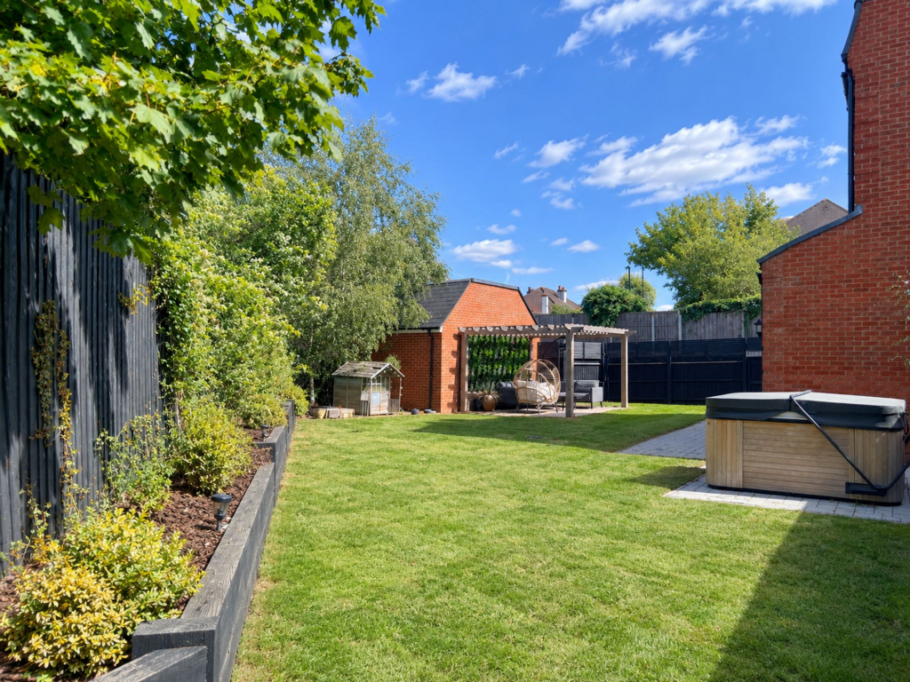 House in Croydon - View 5