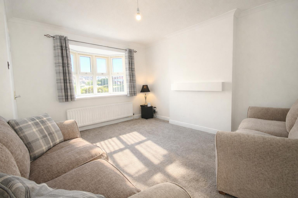 House in Wakefield, Chequerfield - View 2