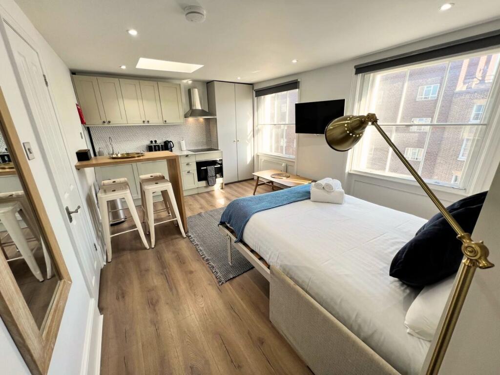 Main image of property: Studio Flat 32, 195 Gloucester Place, Baker Street NW1 6BU