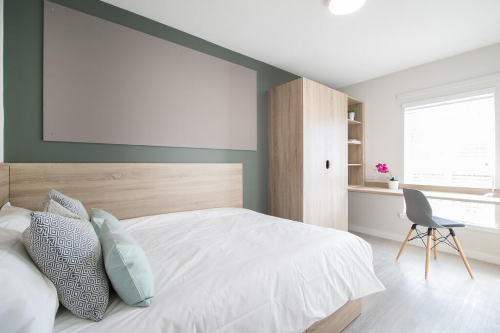 Apartment in Edinburgh, Haymarket, West End - View 2