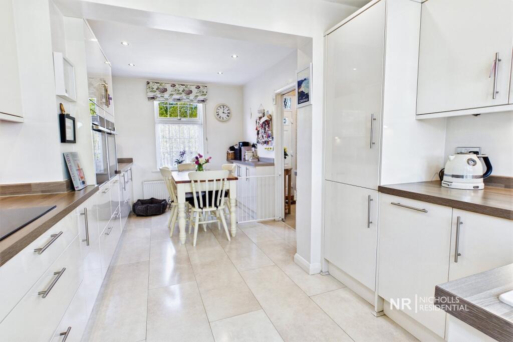 House in Chessington, Malden Rushett - View 5