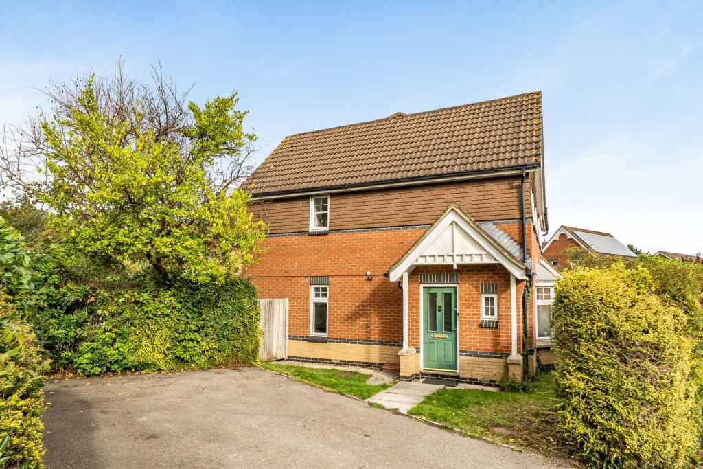 3-bed semi-detached on Quob Farm Close, West End, Southampton, SO30, £325,000