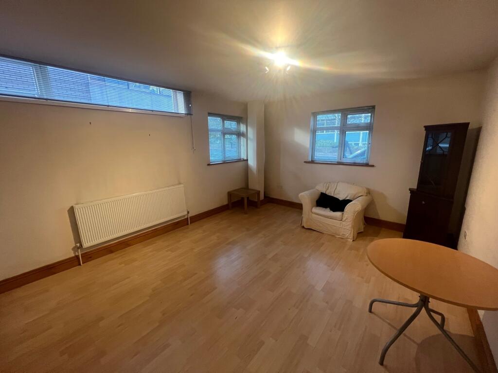 Main image of property: Parkview Mansions, New Road, Southampton, SO14