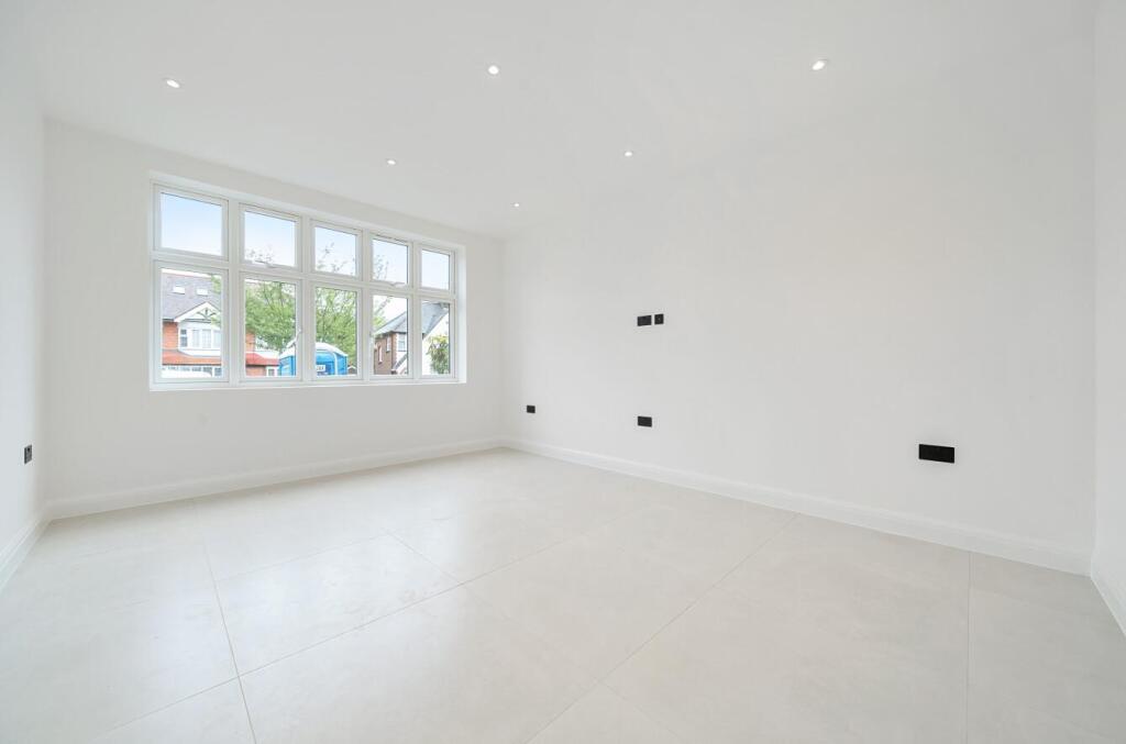 House in London, Woodside Park - More
