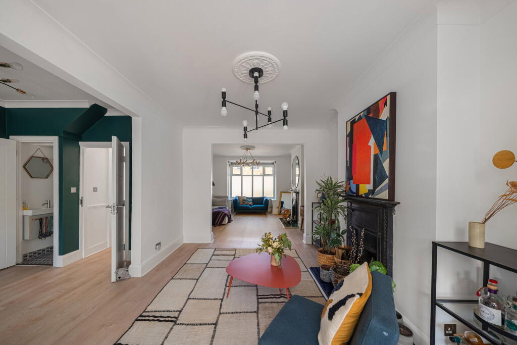 House in London - View 5