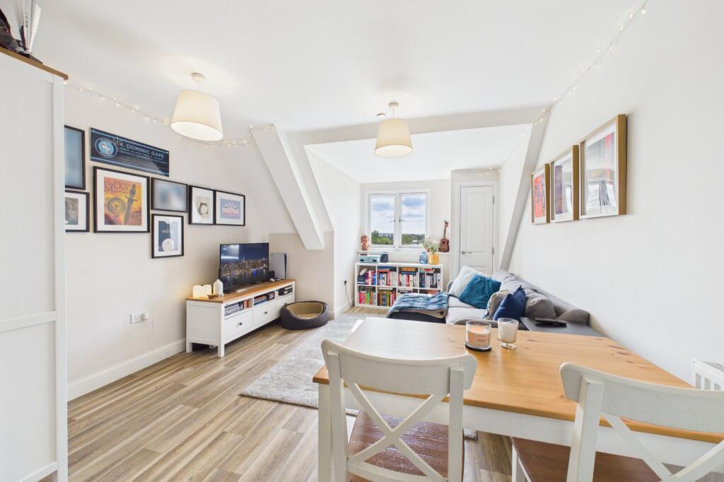Apartment in Wokingham, Montague Park - View 3