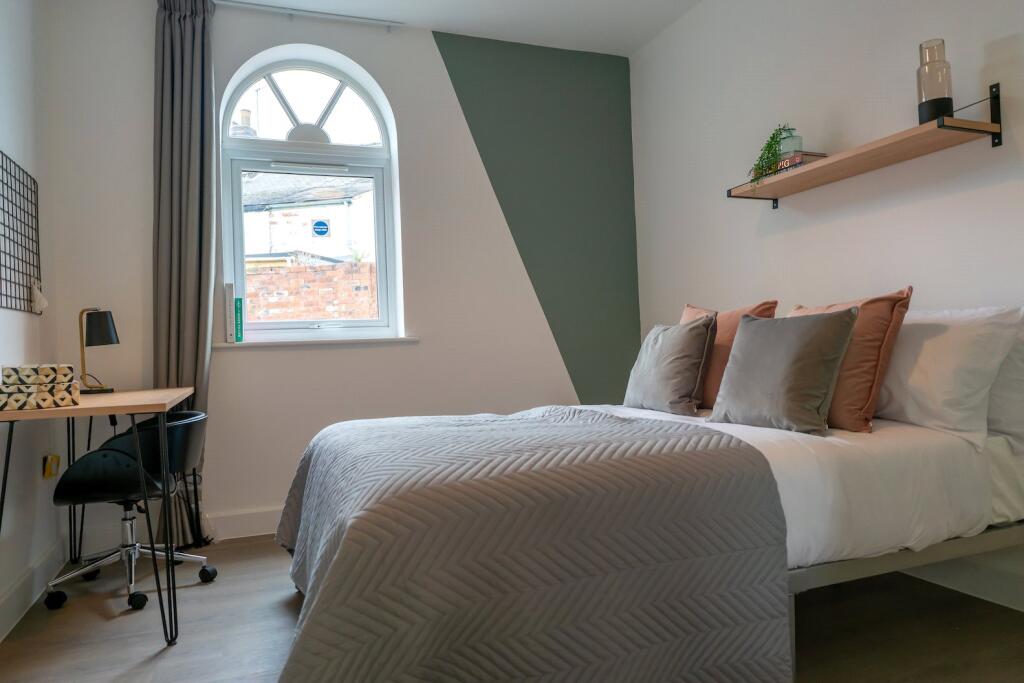 House in Lincoln, Lincolnshire - More