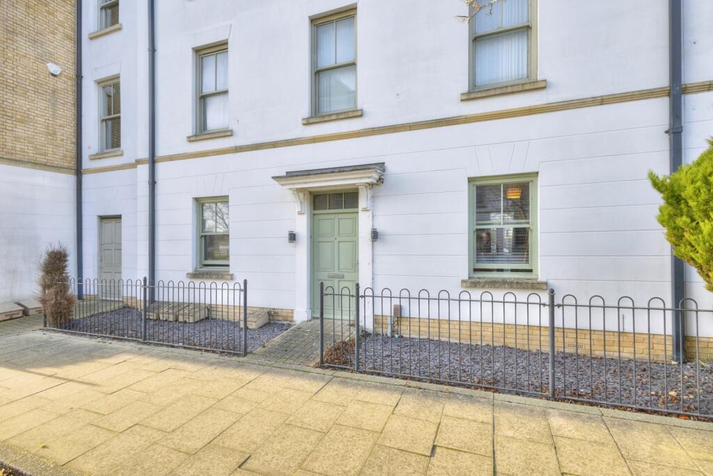 Apartment in Upton, St Crispin's - View 2