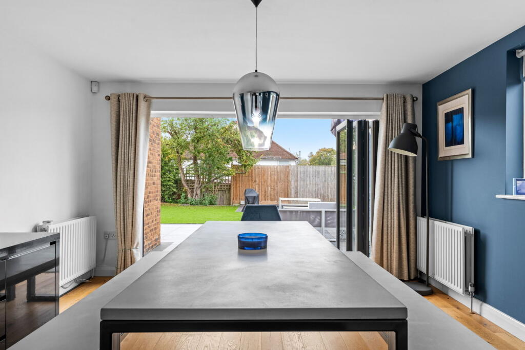 House in Sutton - View 5