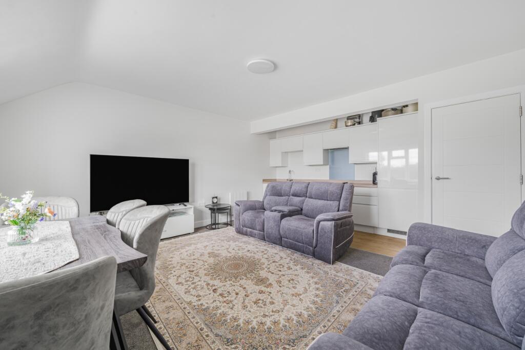 Apartment in Spelthorne, Ashford Common, Charlton - View 3
