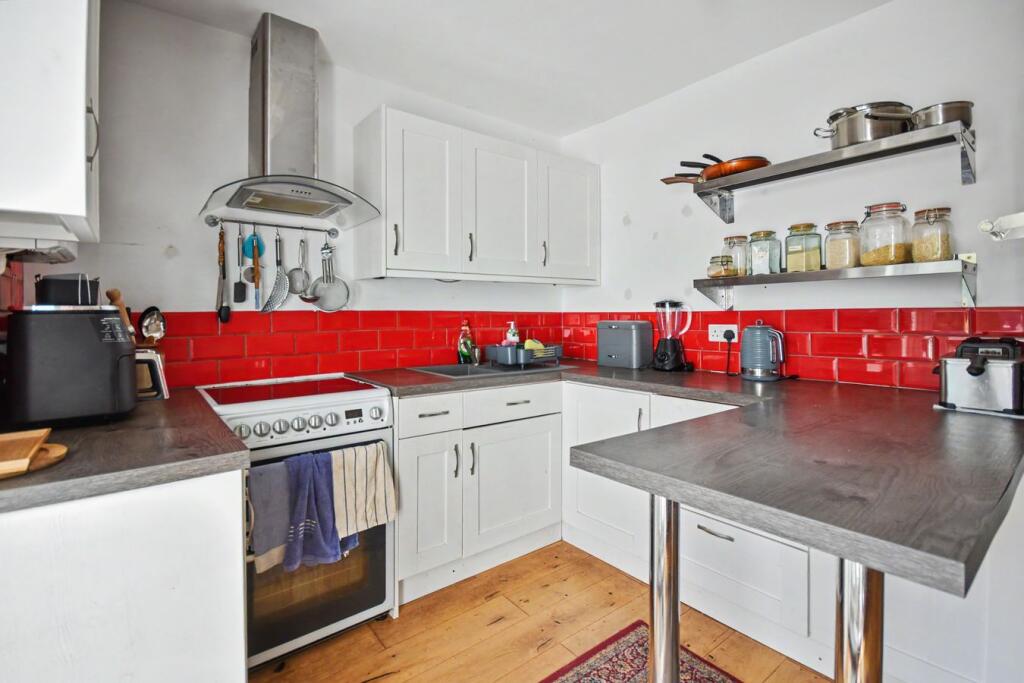 House in Paignton, Foxhole - More