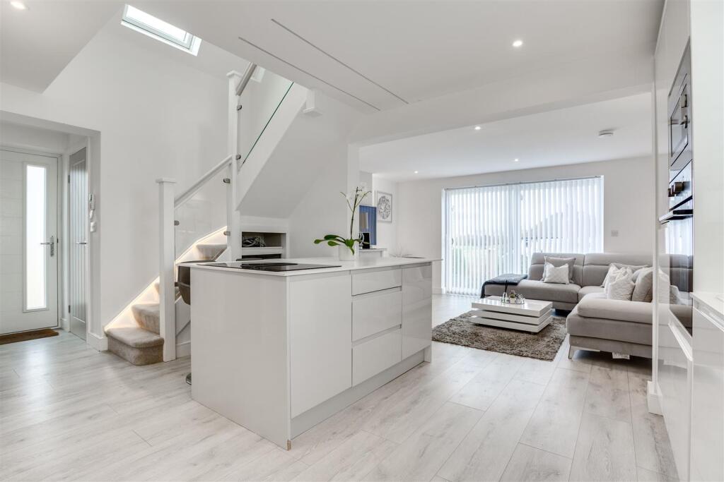 Additional image 7 of Whitehall Road, Wyke, Bradford