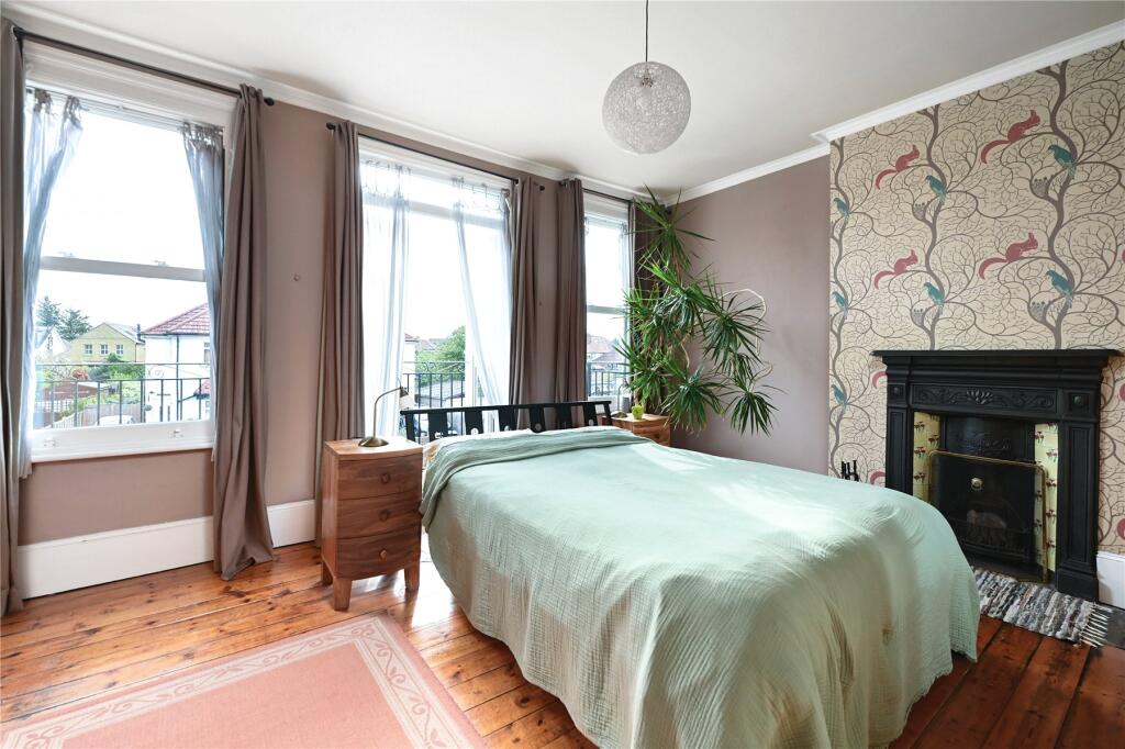 House in Spelthorne, Surrey - View 5