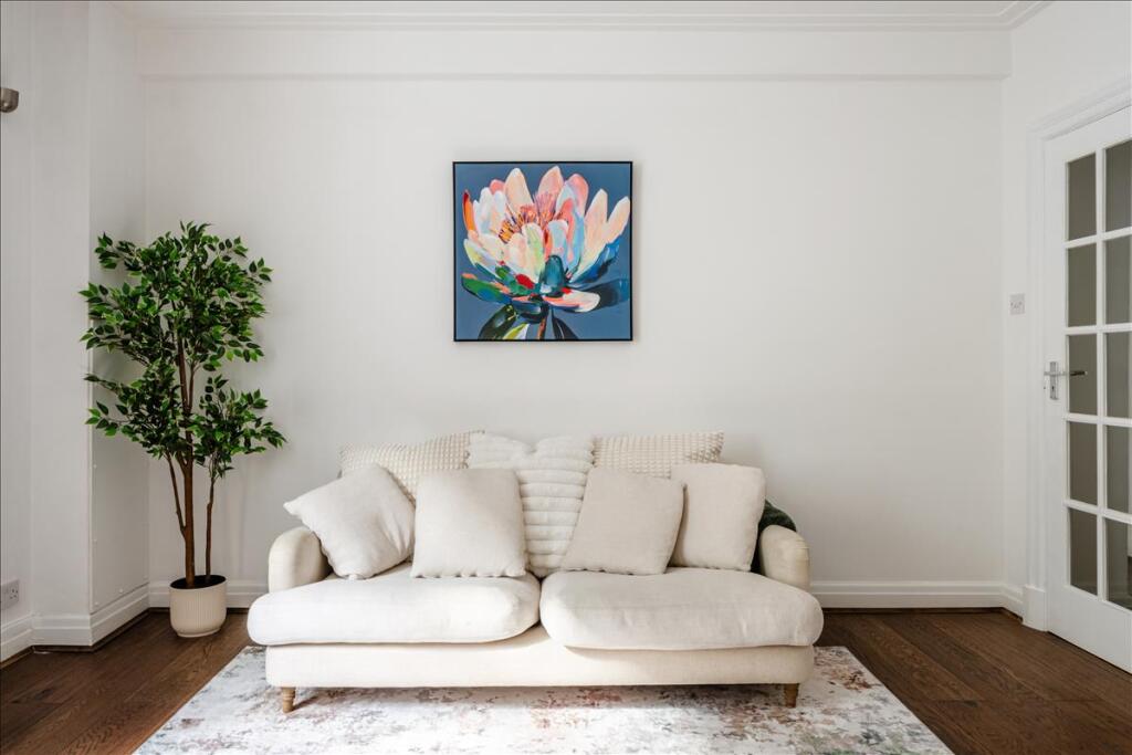 Apartment in London, St Pancras - View 4