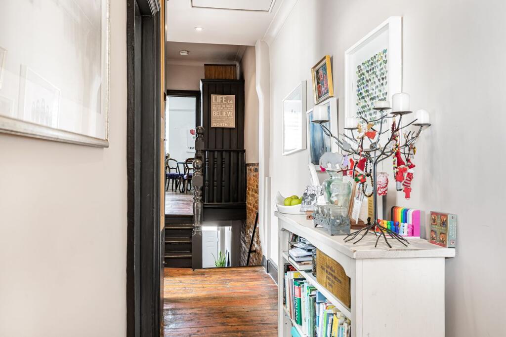 Apartment in London - More