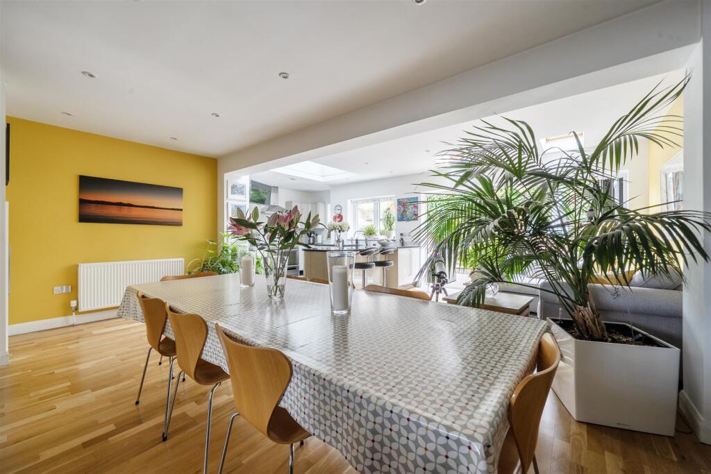 House in Slough - View 3