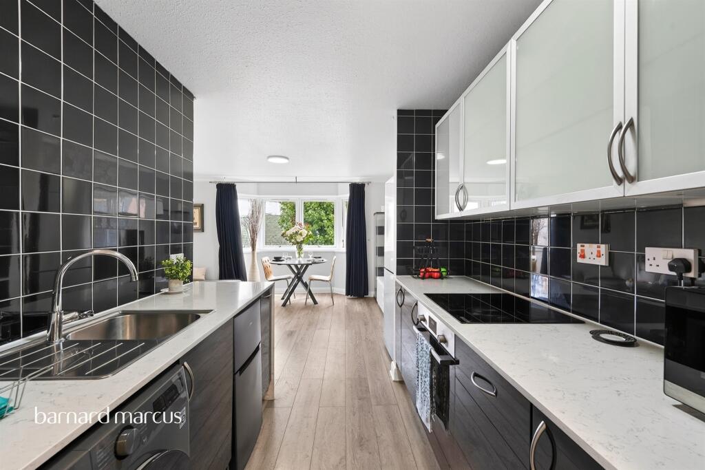 Apartment in Kingston upon Thames - More