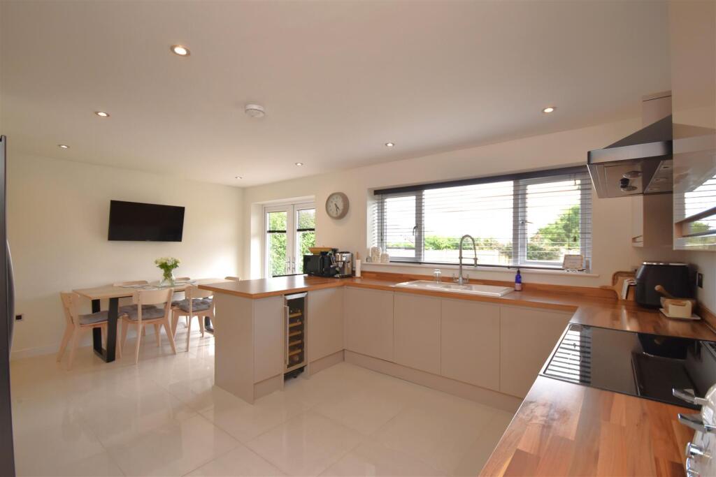 House in Neston, Little Neston - More