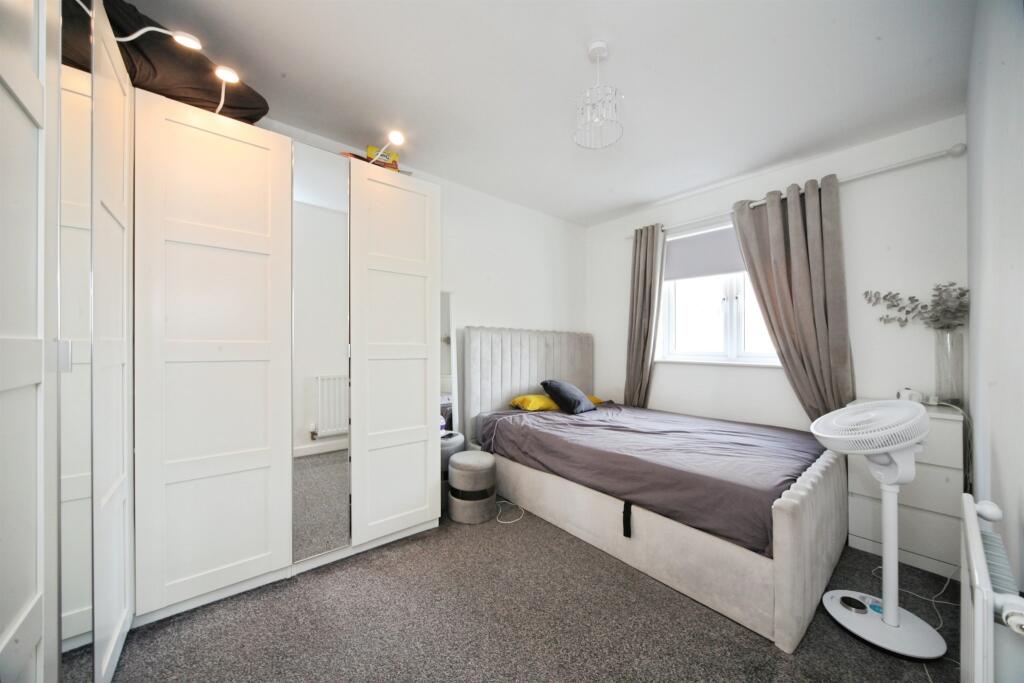Apartment in Luton - View 4