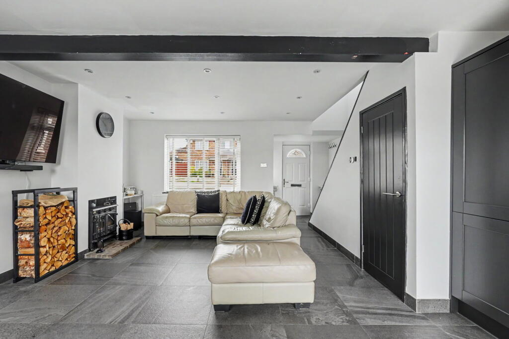 House in Chatham, Medway - More