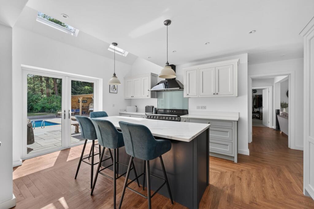 Matchams Lane, Hurn, BH23 photo 5