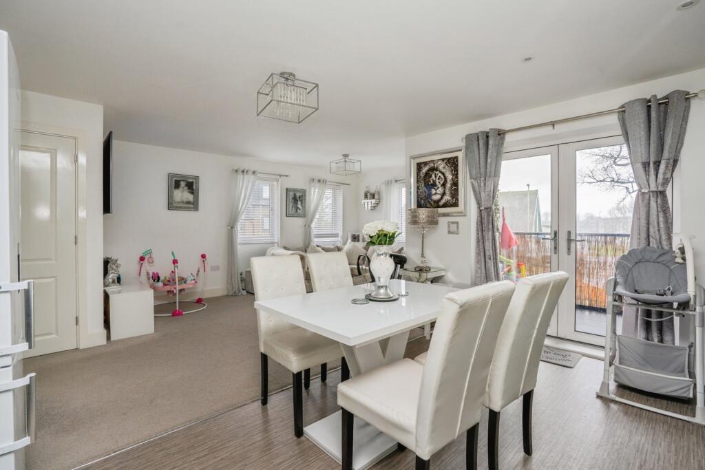 Titchfield Close, HAVANT, Hampshire, PO9 photo 3