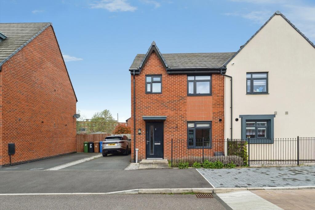 3-bed semi-detached on Thorn Way, Audenshaw, Manchester, Greater Manchester, M34, £300,000