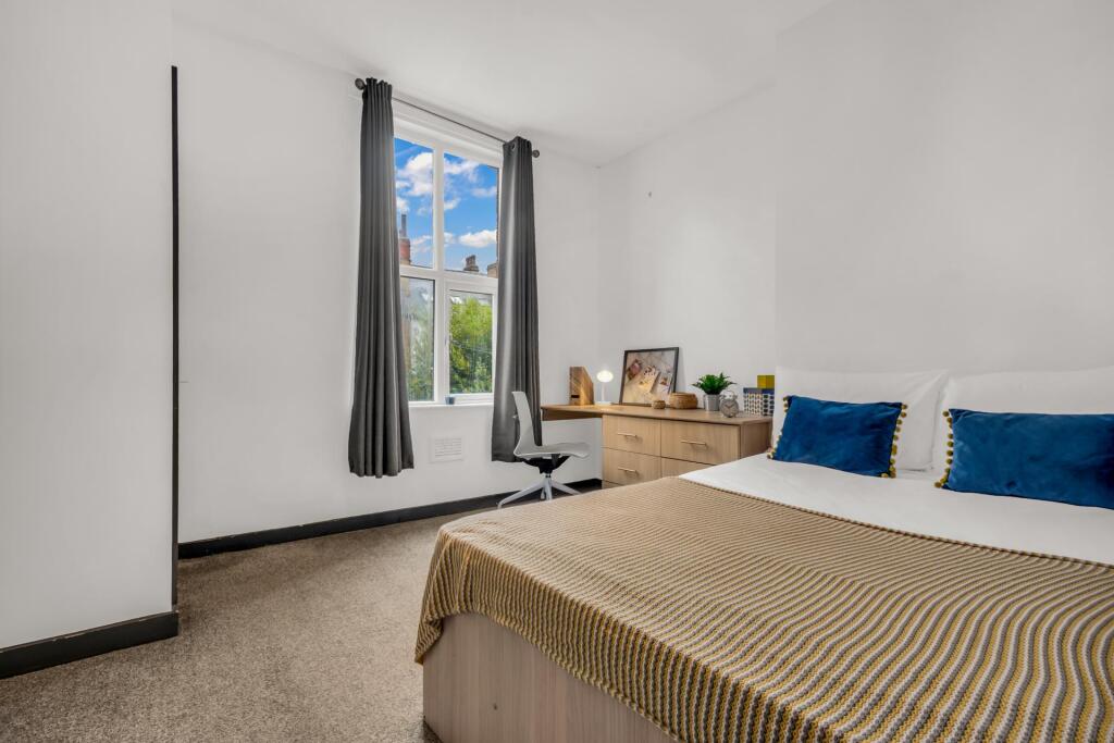 House in Leeds, Woodhouse Cliff, Hyde Park - View 4