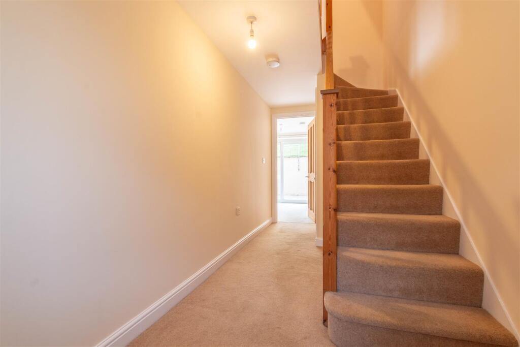House in Gloucester - View 5