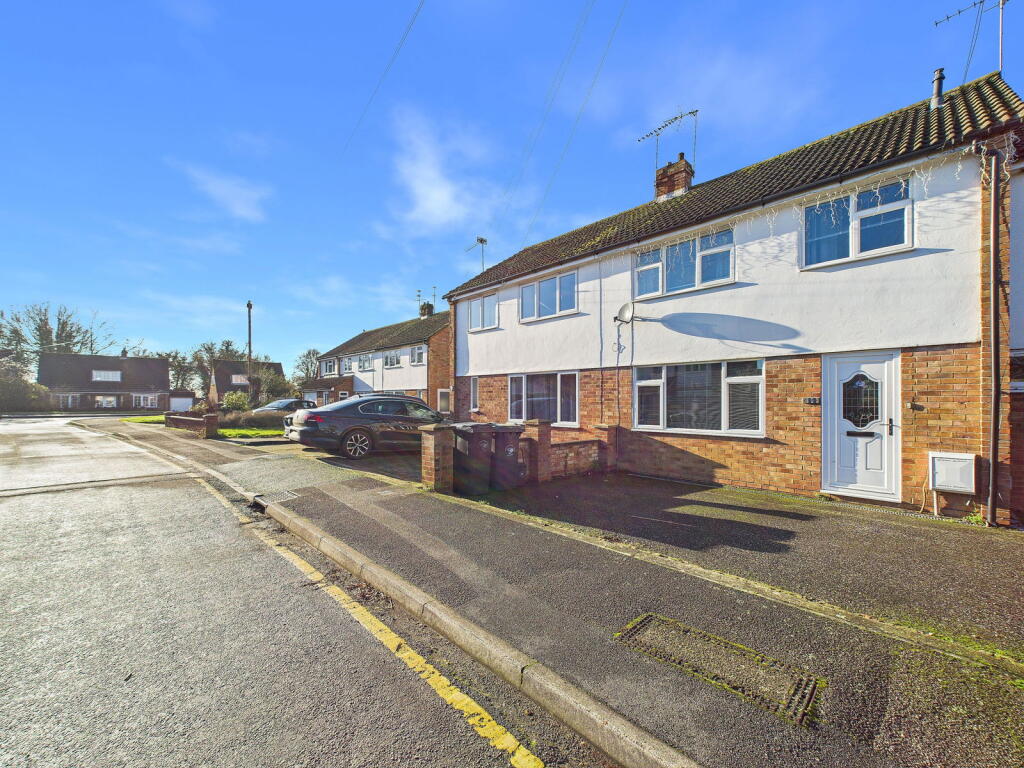 3-bed terraced on Hawthorn Close, Takeley, Bishop's Stortford, CM22 6SD, £350,000
