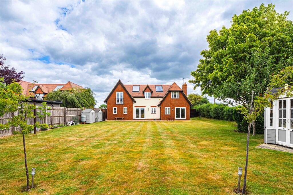 Hazeldene, Northall, Buckinghamshire, LU6 photo 4