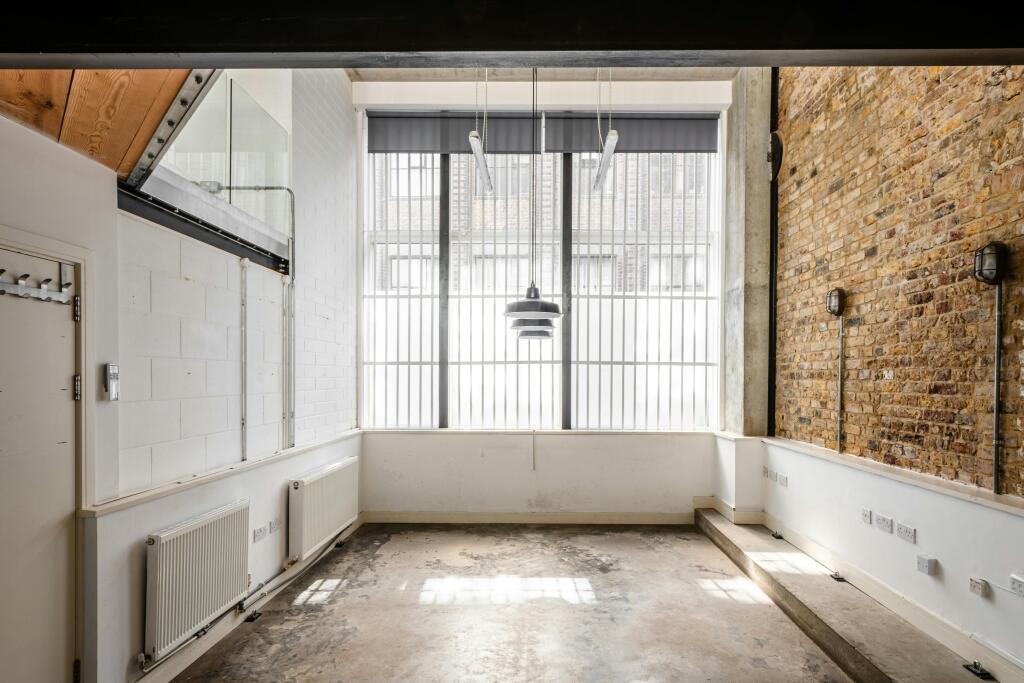Mentmore Terrace 3B NEW - 1.jpg