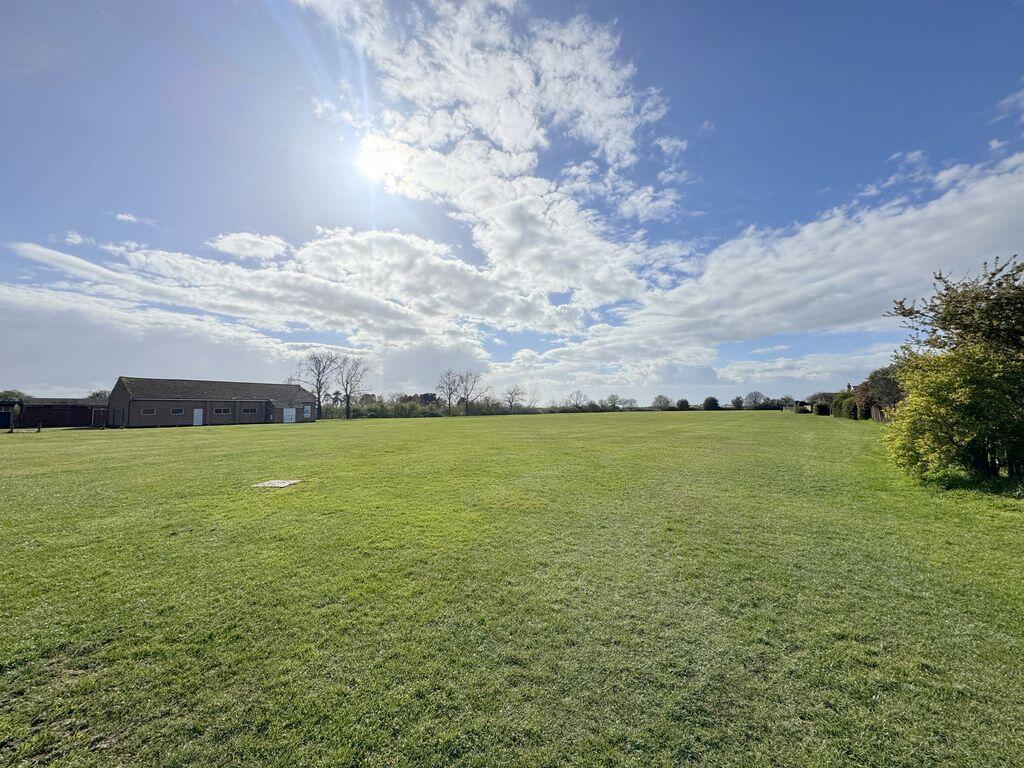 Beacon Close, Brightlingsea, CO7 photo 2