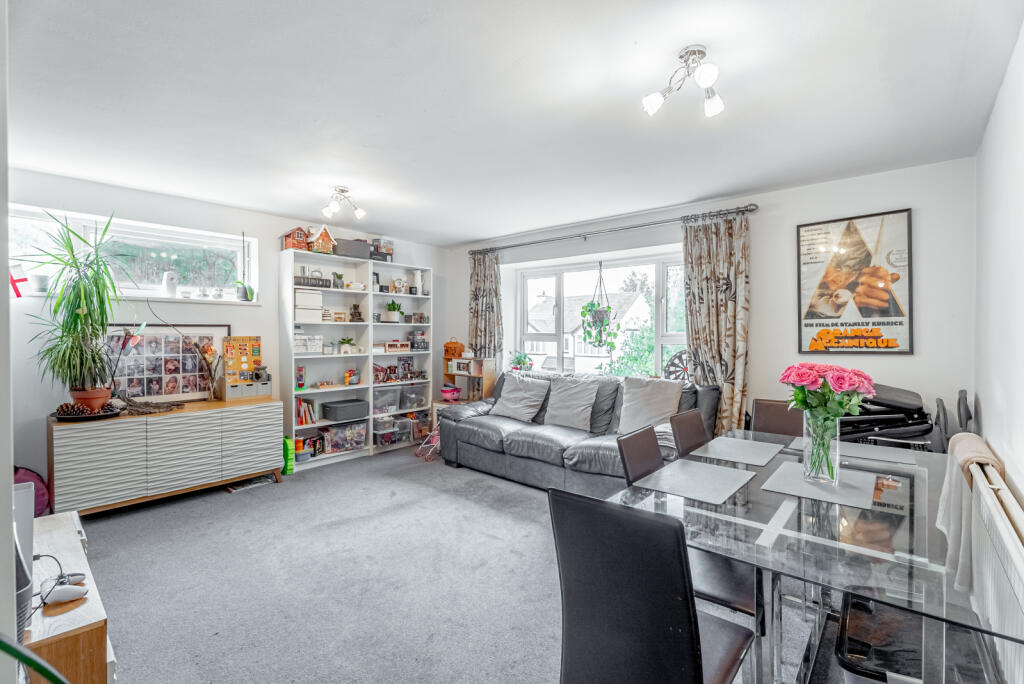 Apartment in St Albans, Harpenden - View 2