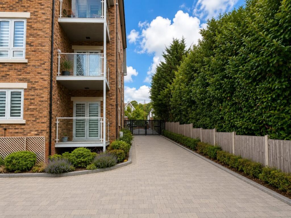 Apartment in Hemel Hempstead - View 3