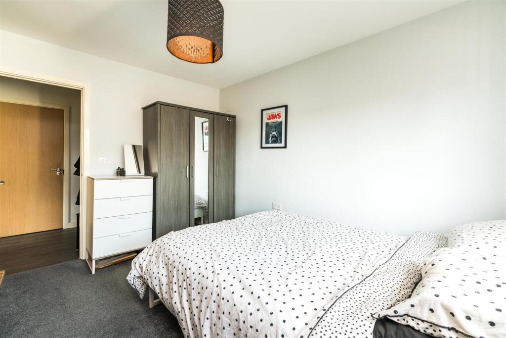 Apartment in London - More