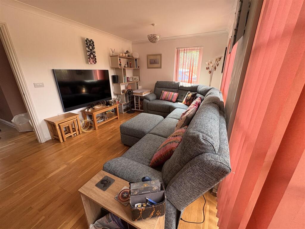 House in Basildon, Essex - View 3