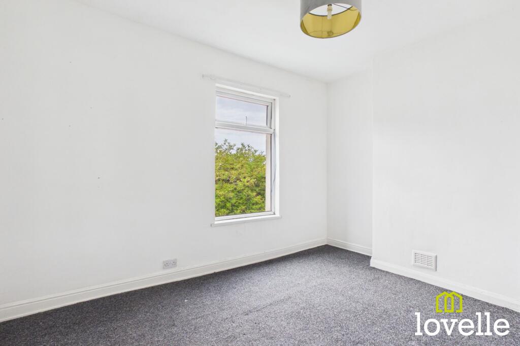 House in Hull - View 5