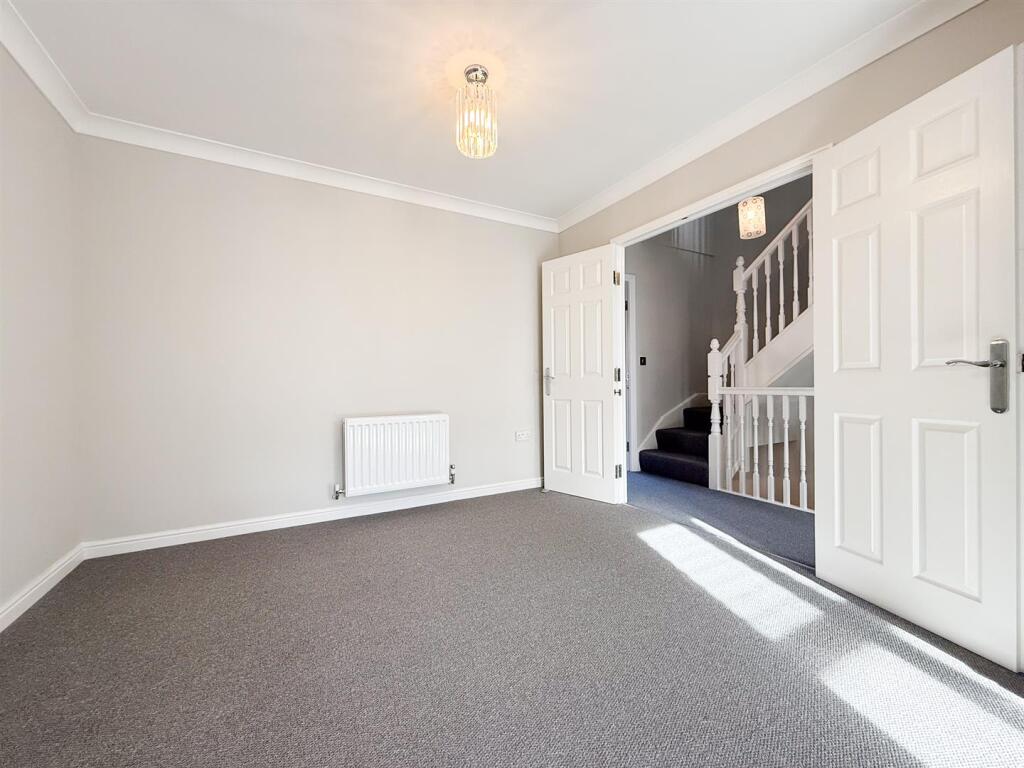 House in Gloucester - View 5