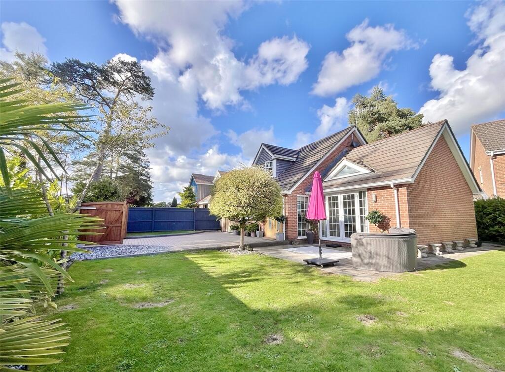 House in Verwood, Dorset - View 2