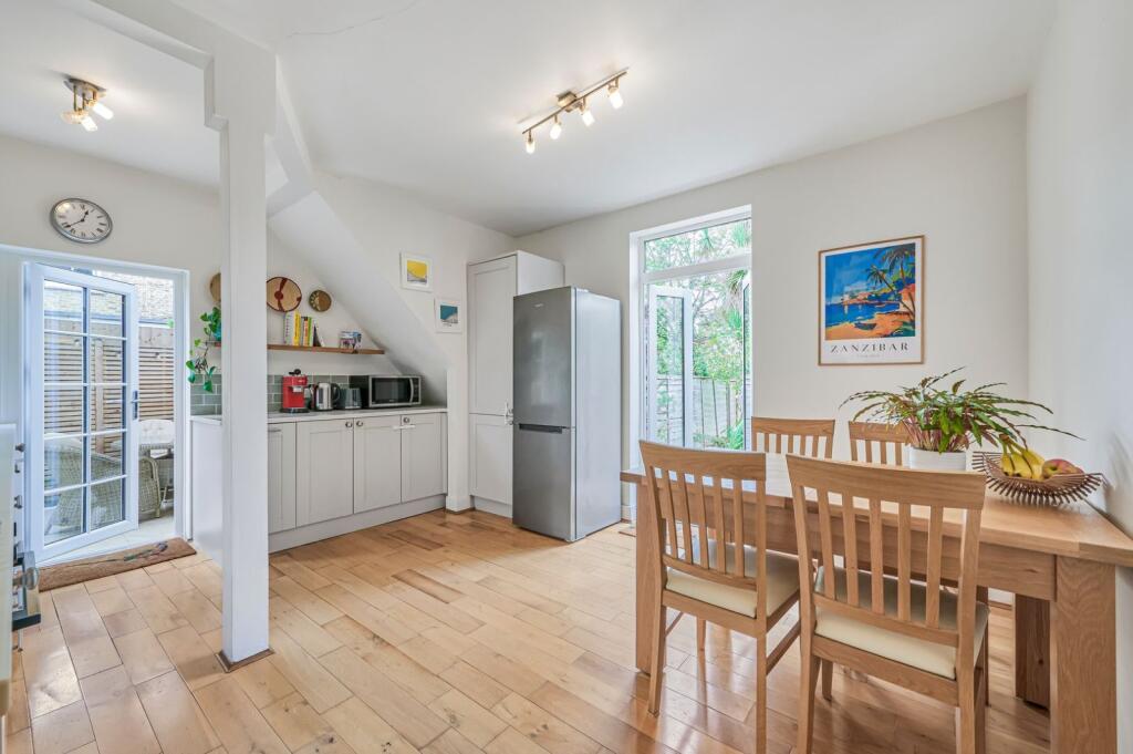 Apartment in London - More
